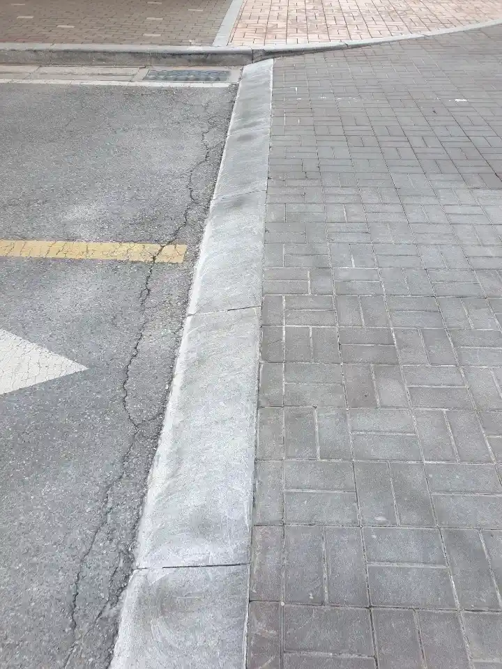 투수블럭시공 배수로 연계 투수 포장